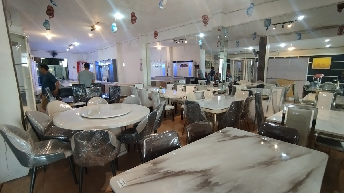 area display furniture meja makan di Vermont. Tersedia beragam pilihan meja makan granit. area display furniture meja makan di Vermont. Tersedia beragam pilihan meja makan granit.
