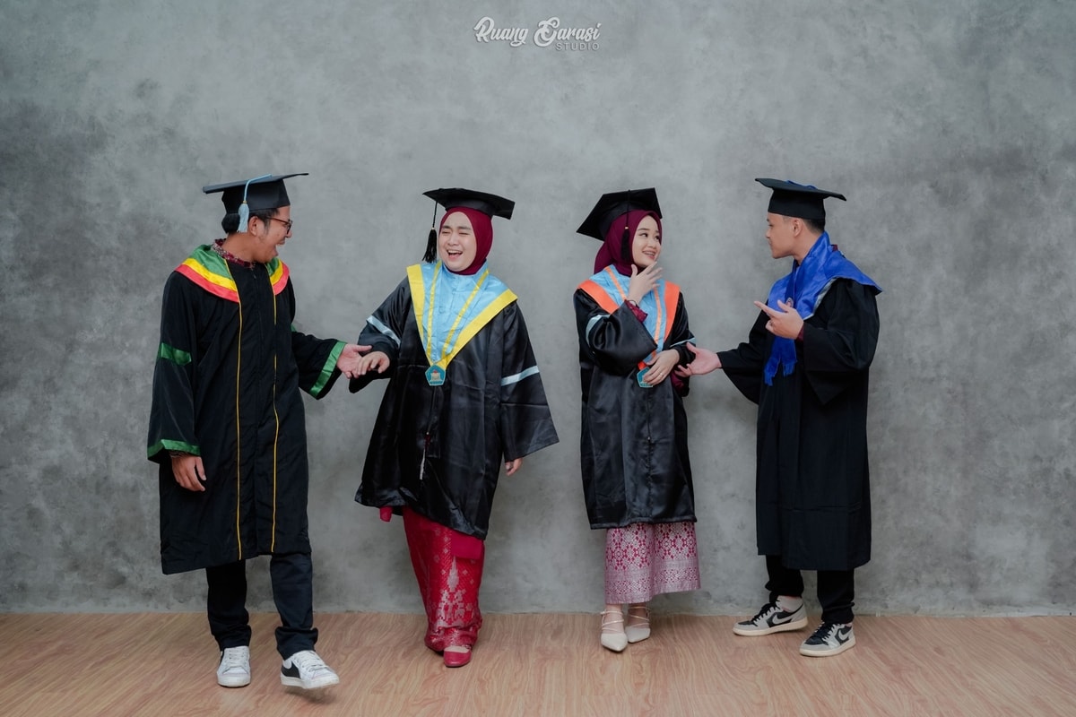 Foto Wisuda Shofia | Ruang Garasi Studio