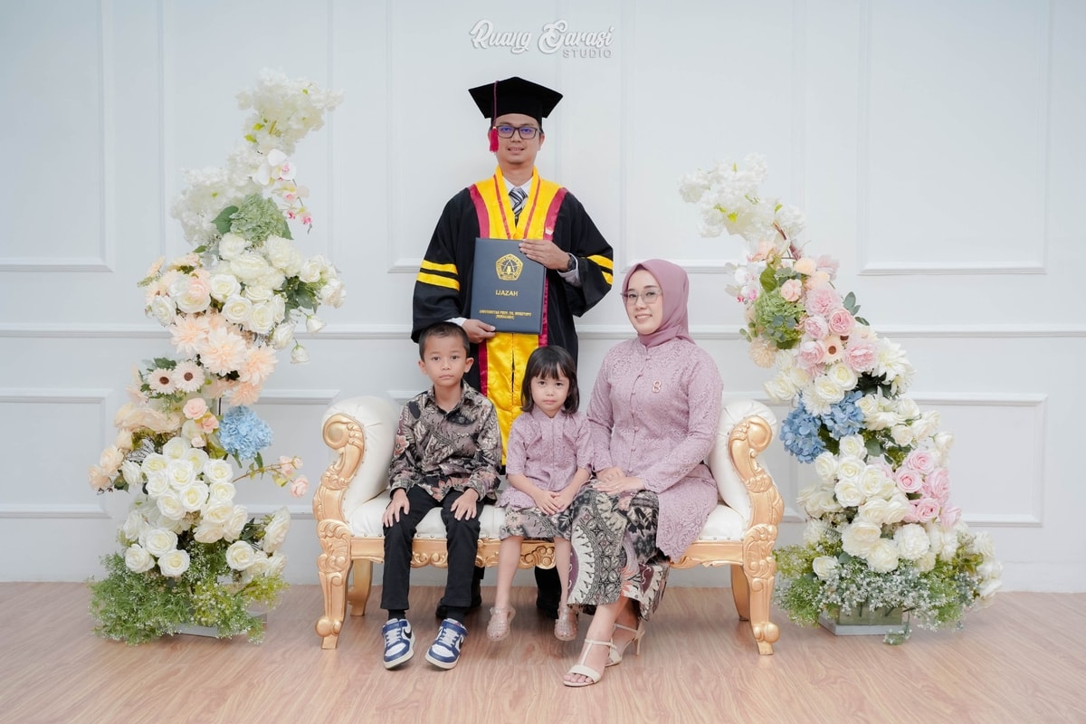 Foto Wisuda Siska | Ruang Garasi Studio