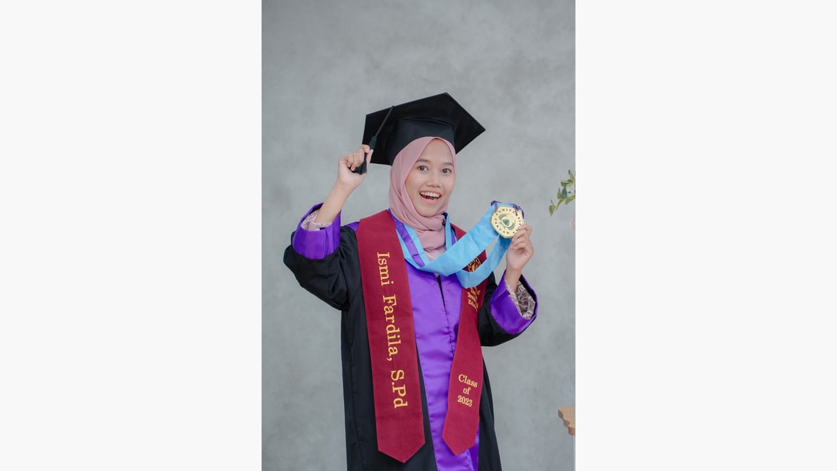 Foto Wisuda Ismi | Ruang Garasi Studio