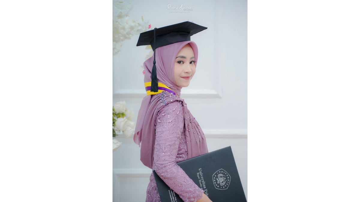 Foto Wisuda Vadilah | Ruang Garasi Studio