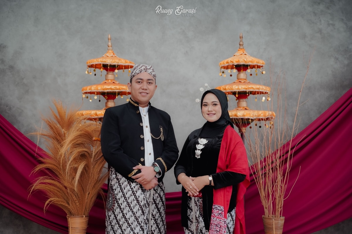 Prewedding Adat Jawa Ayu dan Dharma | Ruang Garasi Studio