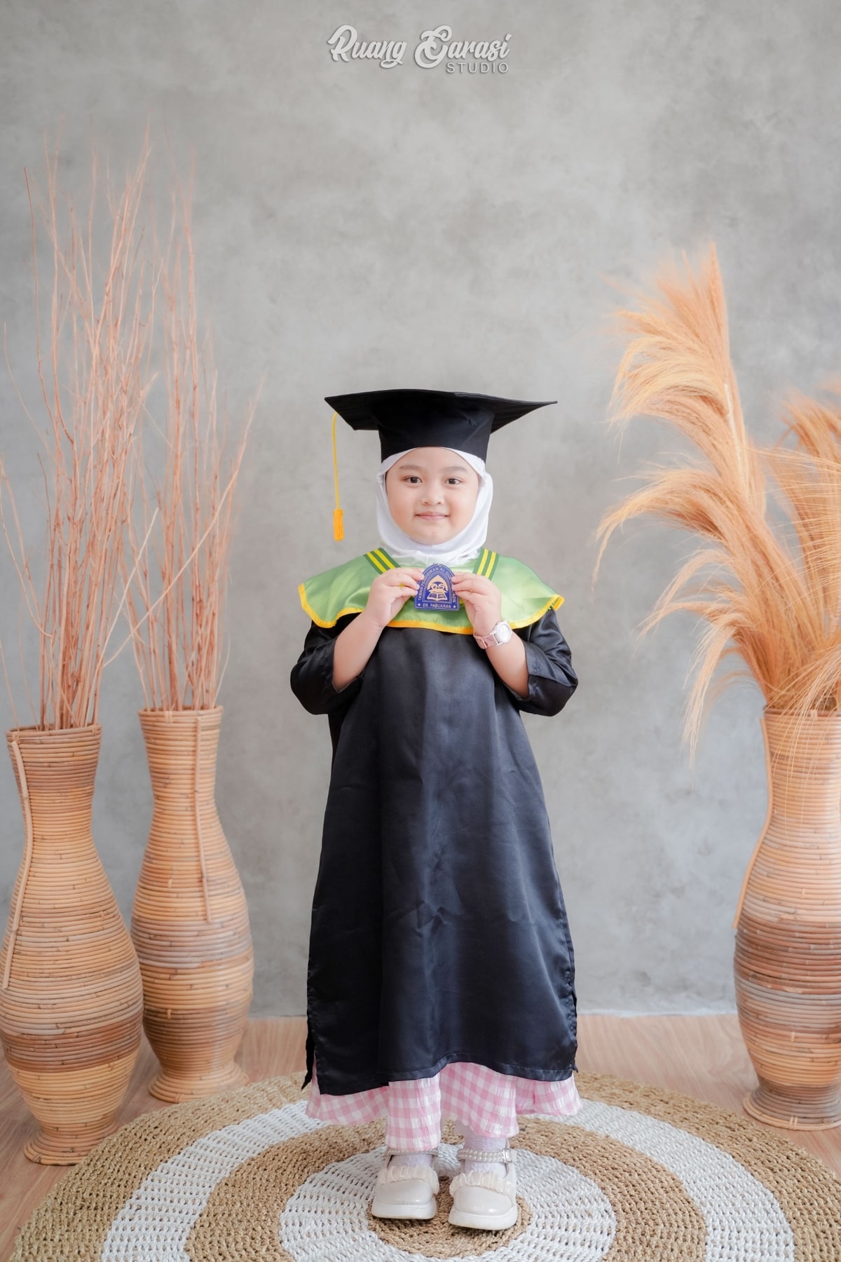 Foto Wisuda Nita | Ruang Garasi Studio