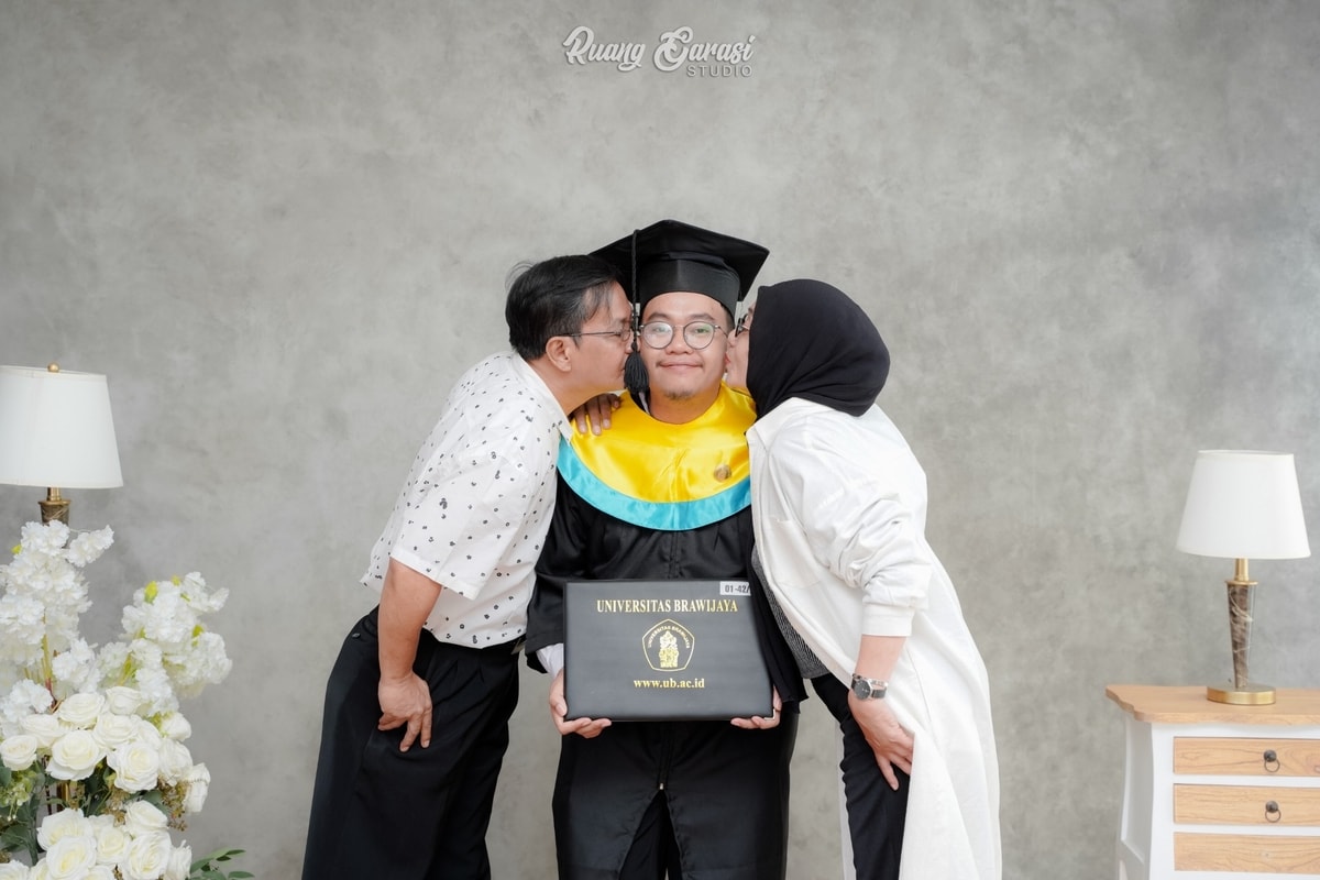 Foto Wisuda Dana | Ruang Garasi Studio