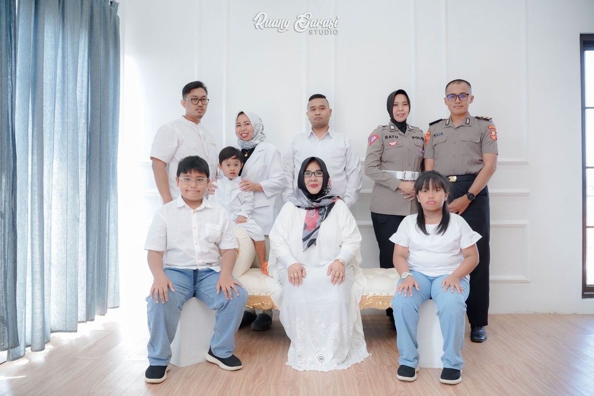 Foto Keluarga Ratu | Ruang Garasi Studio