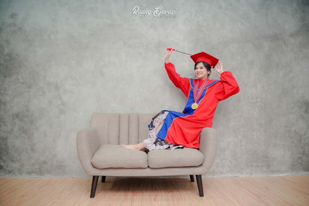 Foto Wisuda Sridewi | Ruang Garasi Studio