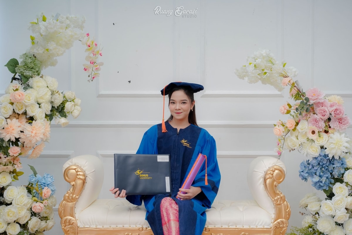 Foto Wisuda Dinda | Ruang Garasi Studio