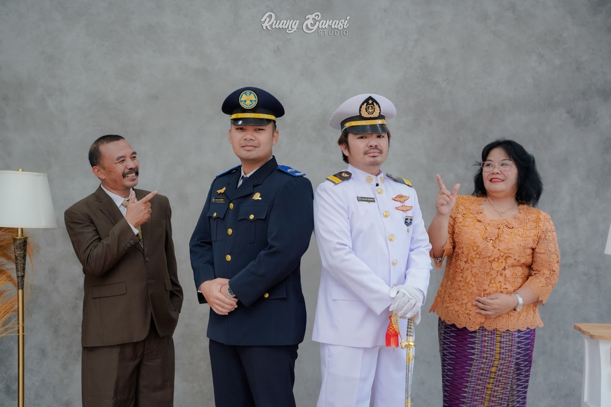 Foto Wisuda Markus & Randy | Ruang Garasi Studio