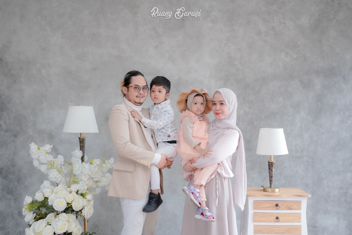 Foto Keluarga Dina | Ruang Garasi Studio