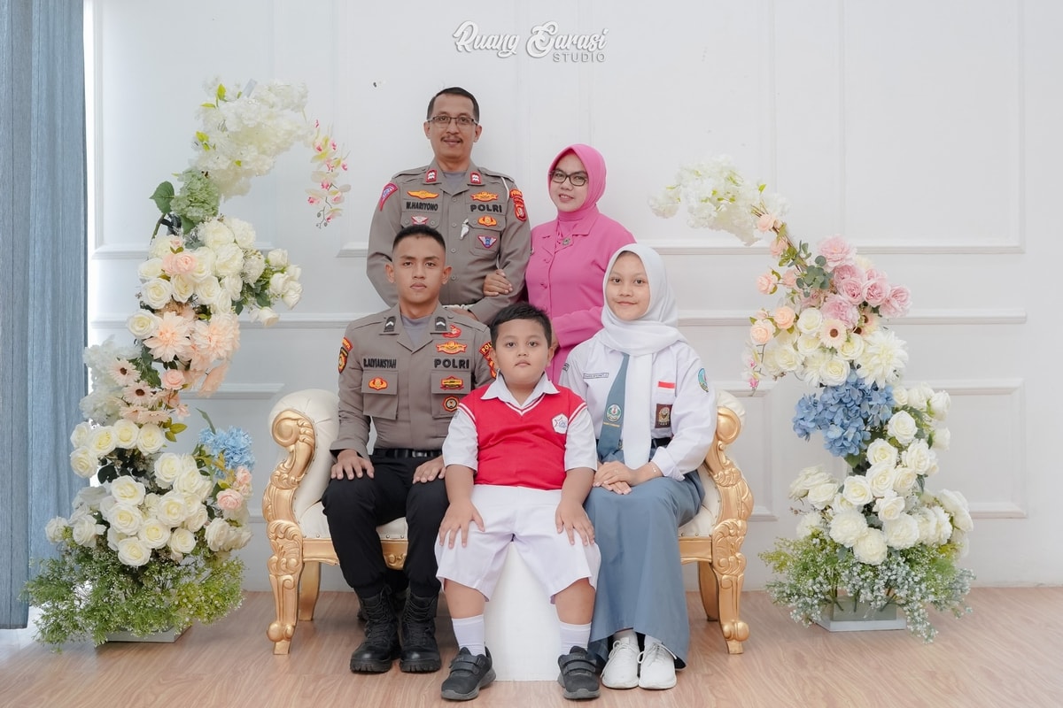 Foto Keluarga Sari | Ruang Garasi Studio