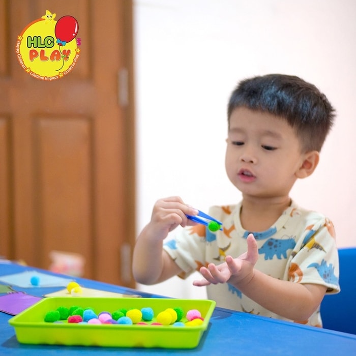 Gambar Anak Belajar di HLC Play