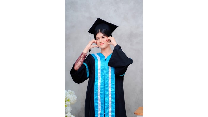 Foto Wisuda Schannon | Ruang Garasi Studio