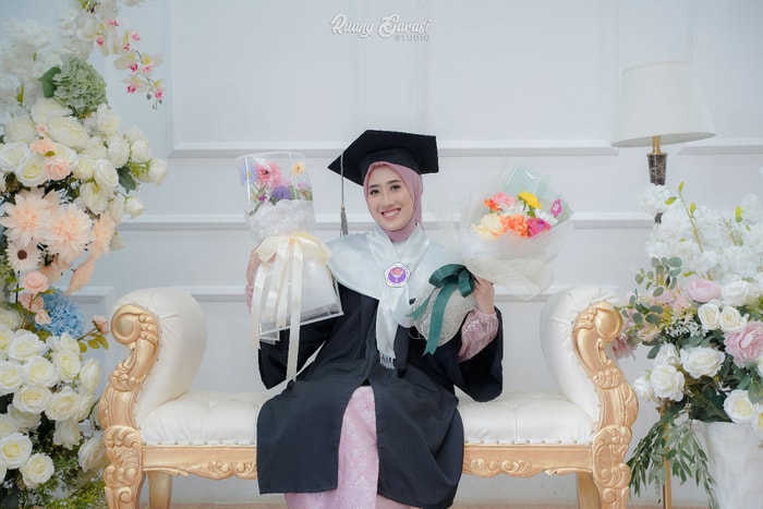 Foto Wisuda Nadia | Ruang Garasi Studio