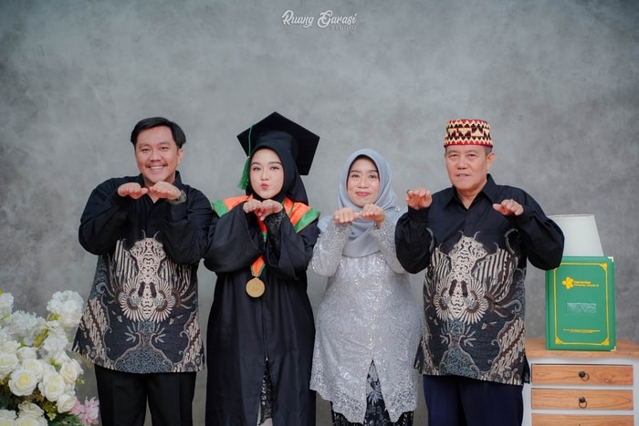 Foto Wisuda Amelia | Ruang Garasi Studio