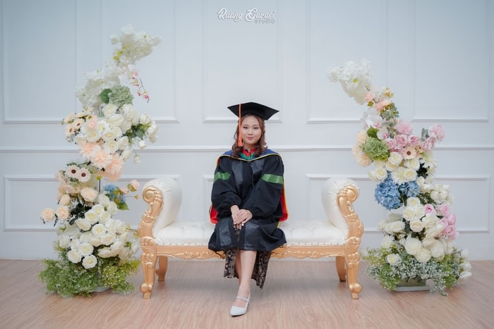 Foto Wisuda Ester | Ruang Garasi Studio