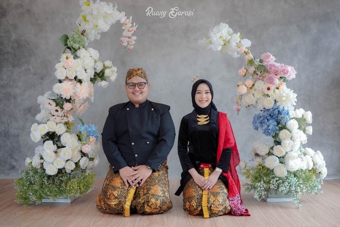 Prewedding Adat Jawa Venny & Dieni | Ruang Garasi Studio