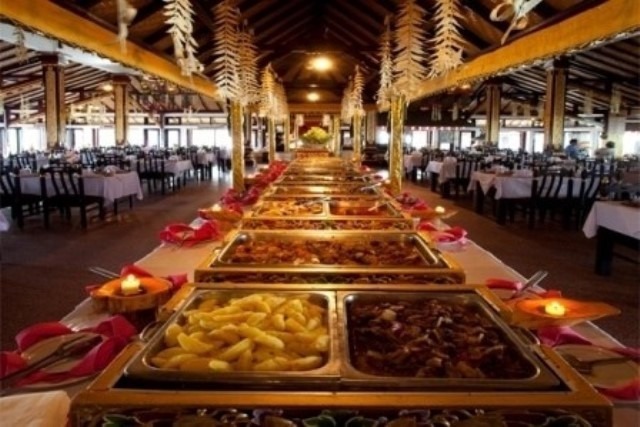 Makan siang dengan pemandangan menakjubkan Gunung Batur & Danau Batur.