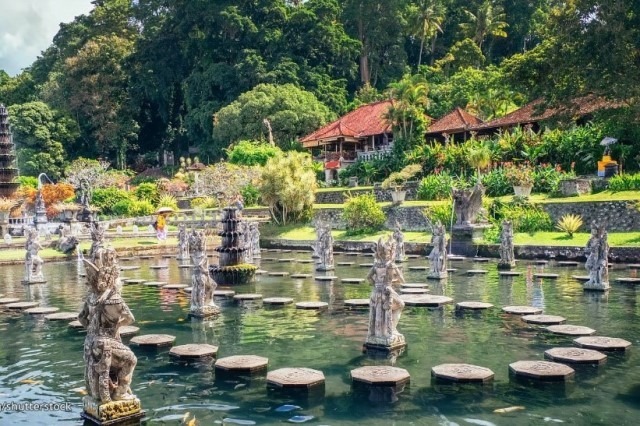 irta Gangga adalah bekas istana kerajaan yang terletak di bagian timur Pulau Bali, Indonesia, sekitar 5 kilometer dari Karangasem, dekat Gunung Agung. Taman ini terkenal karena istana airnya, yang dimiliki oleh Kerajaan Karangasem.