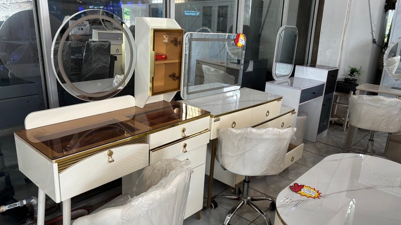 toko furniture di Indralaya - display meja rias di Vermont Office & Home Living Palembang